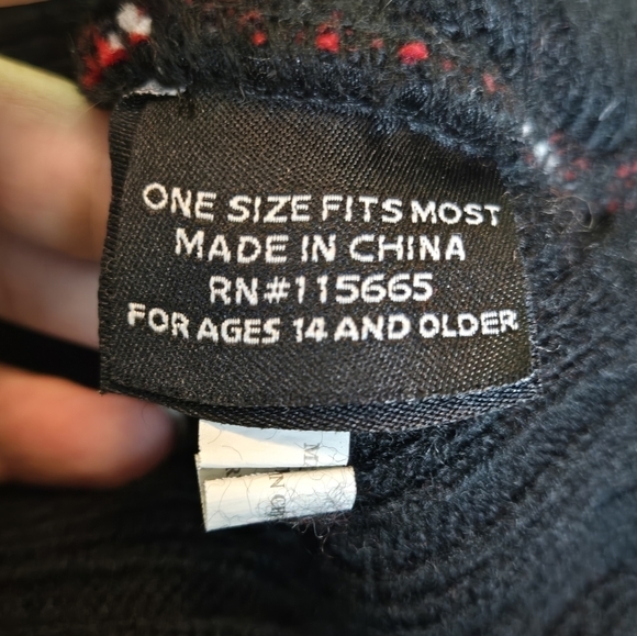 Unisex Marvel Deadpool Pom Beanie, One Size - Picture 3 of 3